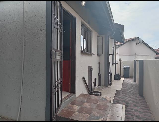 3 BEDROOM FREEHOLD FOR SALE IN LEACHVILLE